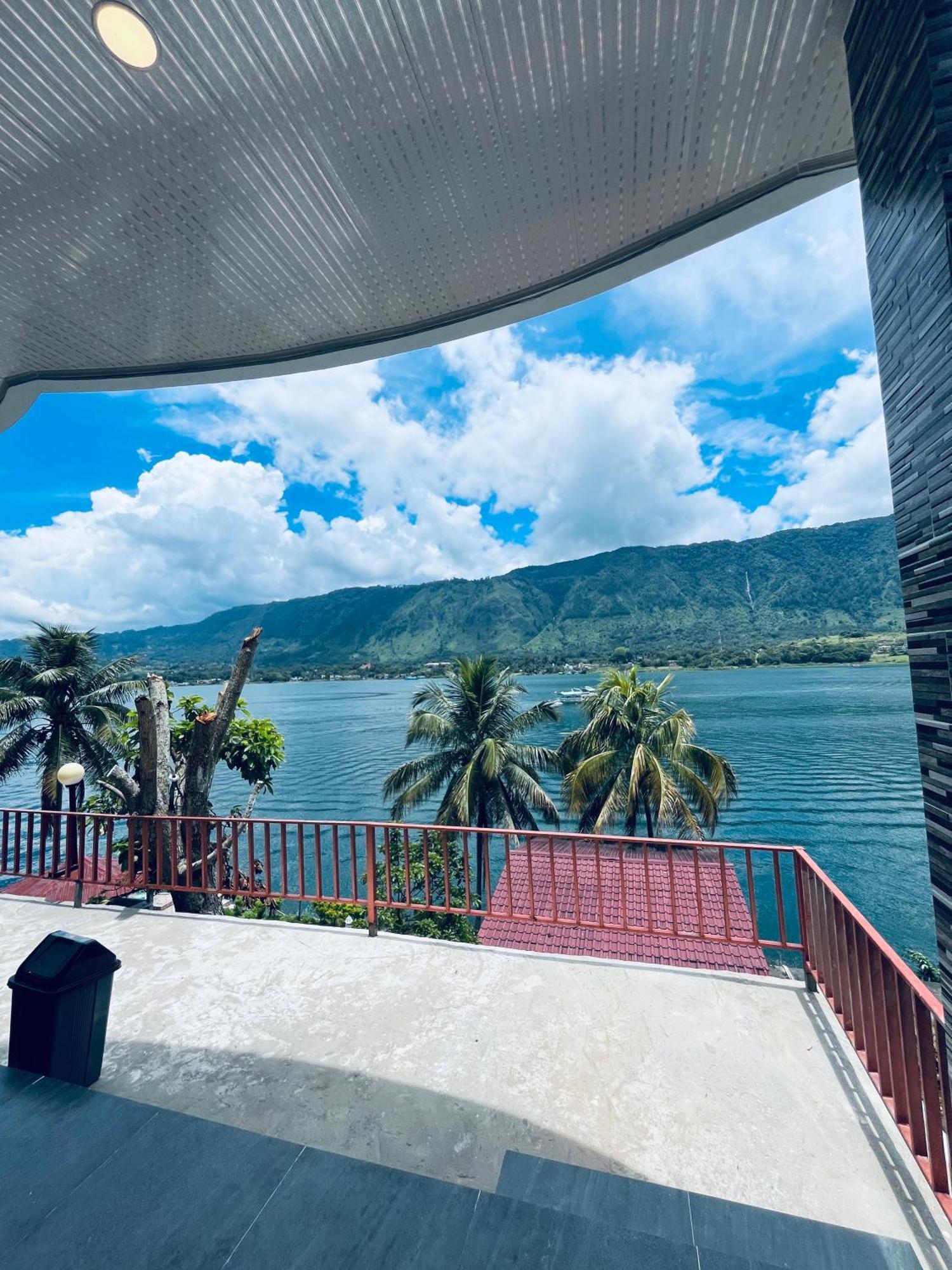Vandu'S View Guest House & Restaurant Tuk Tuk Exterior foto