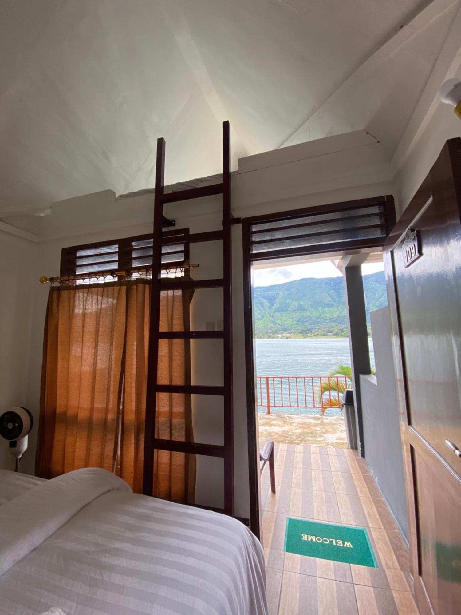 Vandu'S View Guest House & Restaurant Tuk Tuk Exterior foto