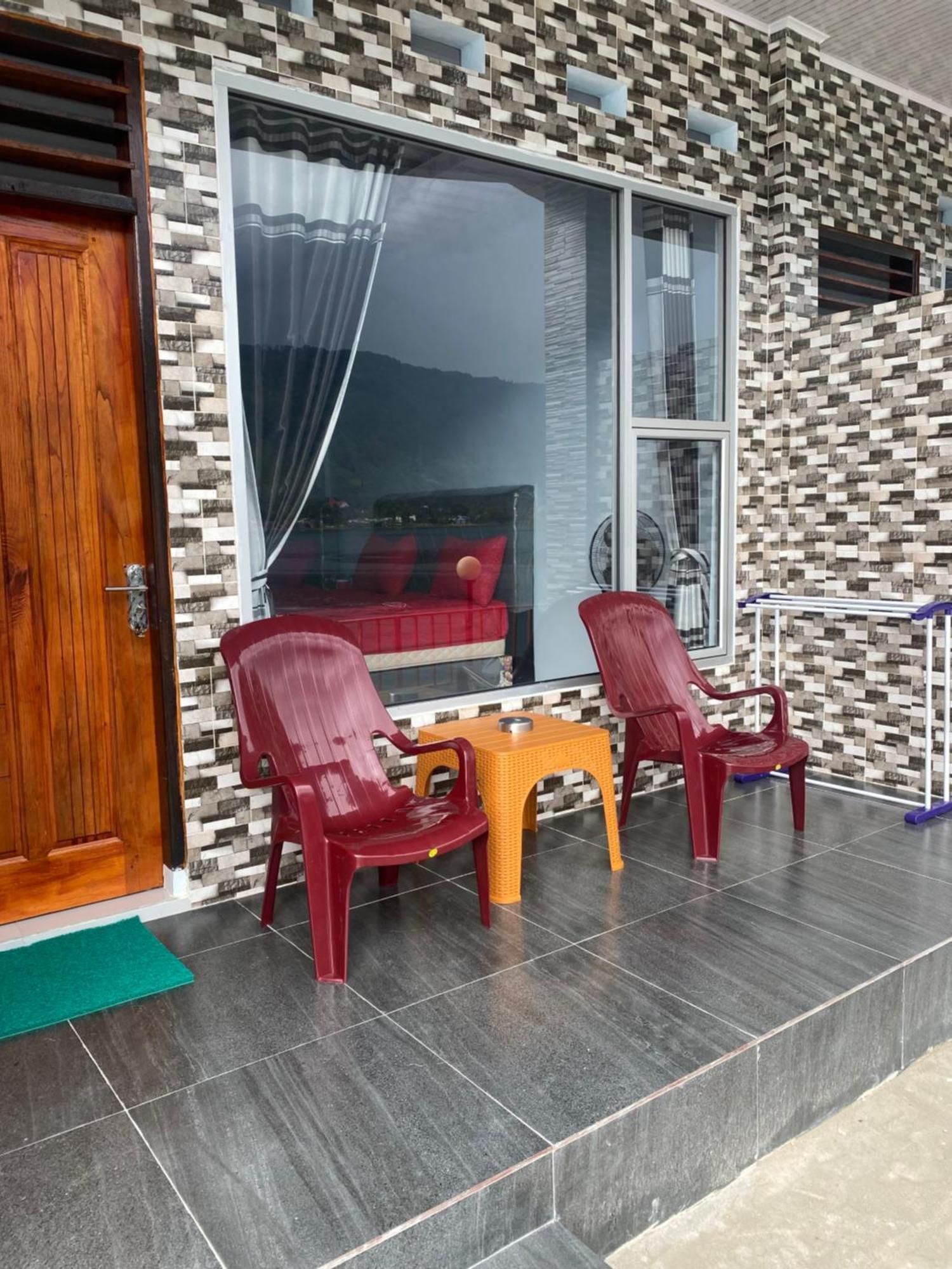 Vandu'S View Guest House & Restaurant Tuk Tuk Exterior foto