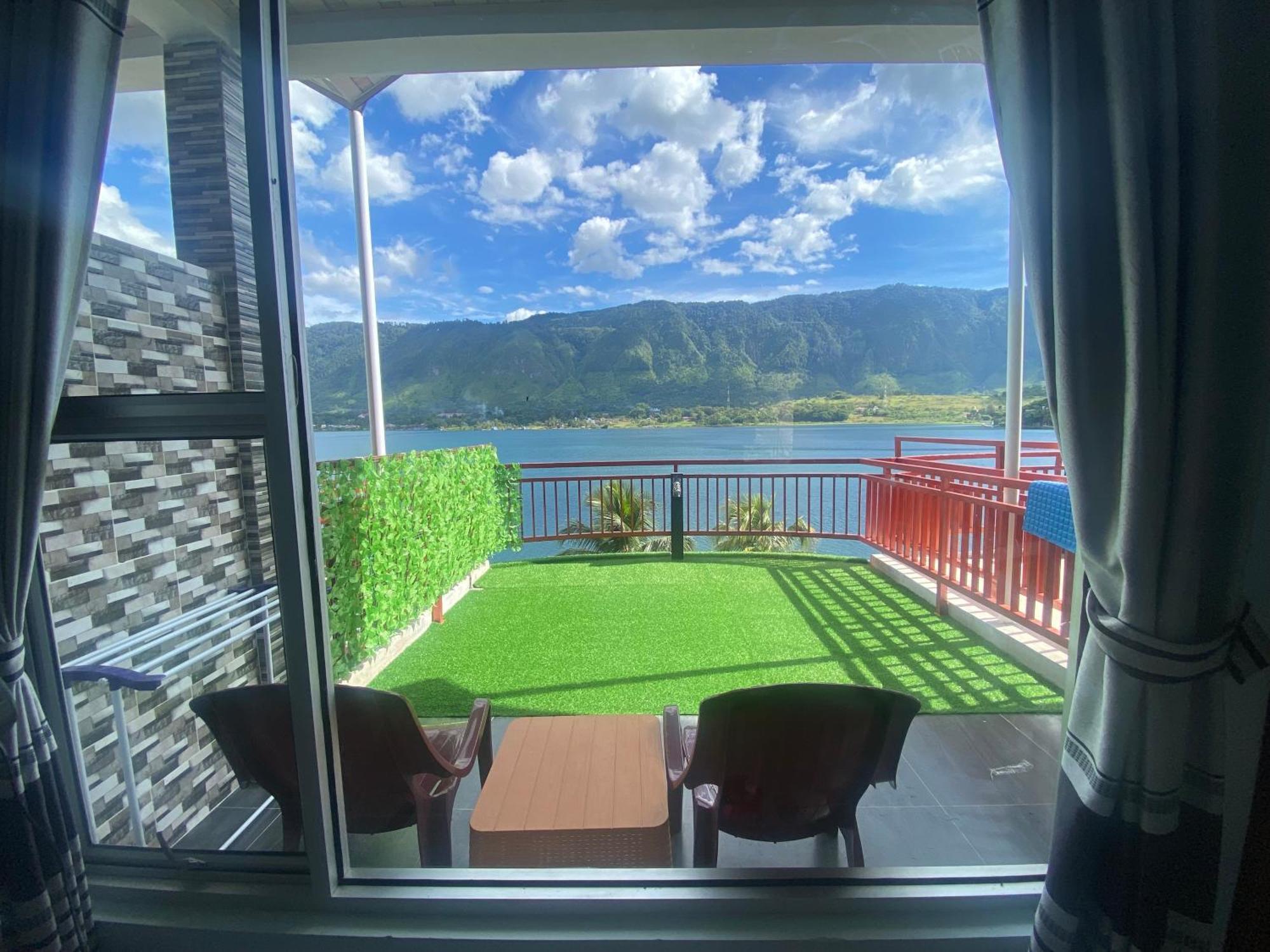 Vandu'S View Guest House & Restaurant Tuk Tuk Exterior foto